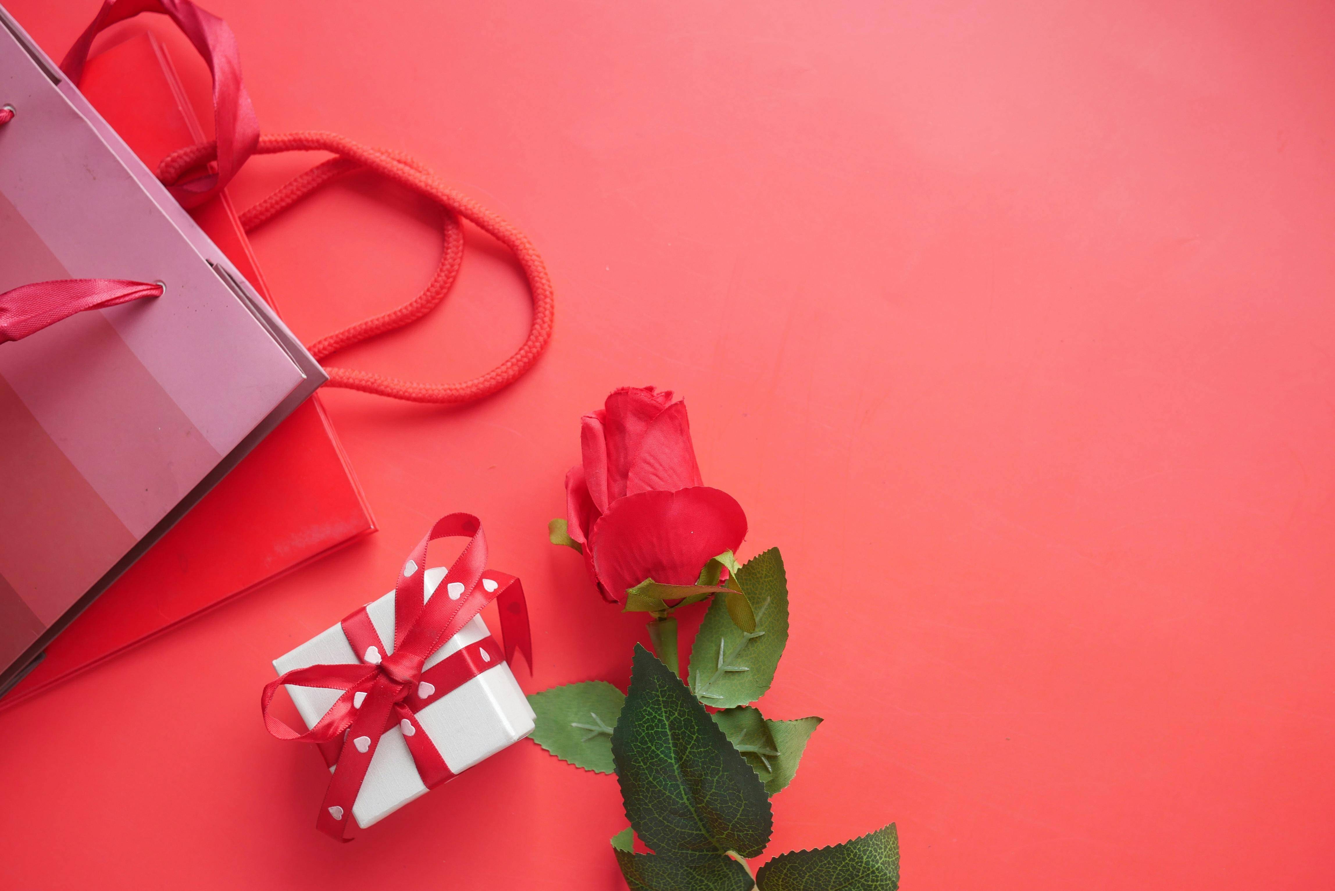 Valentine’s Day Social Media Campaigns for Resale Stores